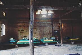 Green Door Ban Gioc - Hostel