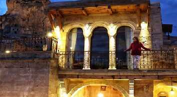 Abu Hayat Cave Suites