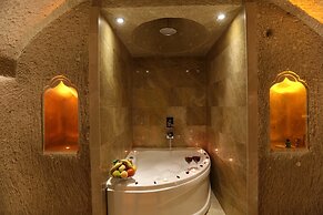 Abu Hayat Cave Suites