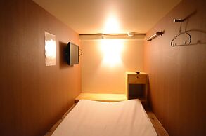 Kumamoto Capsule Hotel - Hostel, Caters to Men