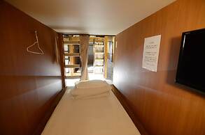 Kumamoto Capsule Hotel - Hostel, Caters to Men