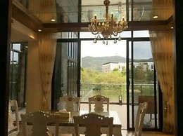 Moon River Lake View Villa