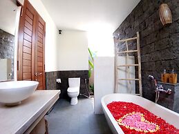 Three Gold Luxury Private Villa