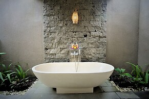 Three Gold Luxury Private Villa