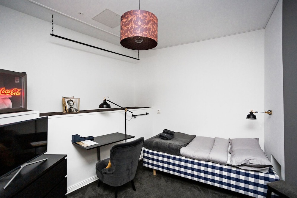 Eight Rooms