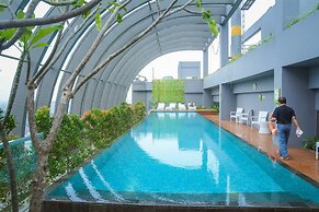 Modern Elegant Design L'Avenue Apartment
