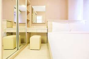 Easy Access to Mall Green Pramuka Apartment