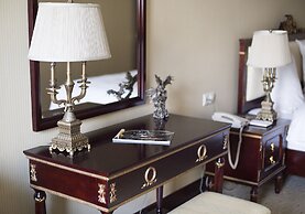 Golden Rooms Hotel
