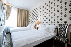Golden Rooms Hotel