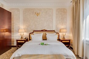 Golden Rooms Hotel