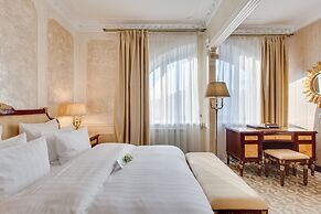 Golden Rooms Hotel