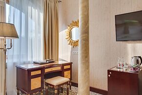 Golden Rooms Hotel