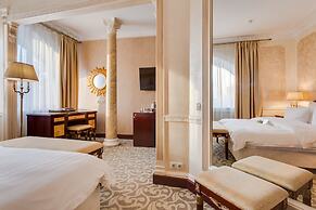 Golden Rooms Hotel