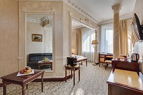 Golden Rooms Hotel