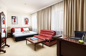 Golden Rooms Hotel