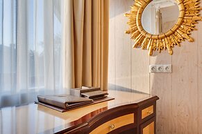 Golden Rooms Hotel