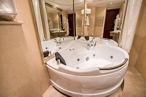 Golden Rooms Hotel