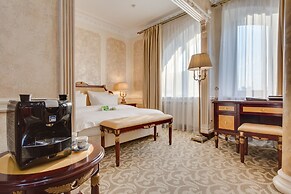 Golden Rooms Hotel