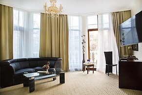 Golden Rooms Hotel