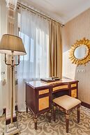 Golden Rooms Hotel