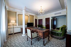 Golden Rooms Hotel