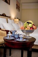 Golden Rooms Hotel