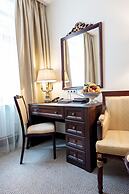 Golden Rooms Hotel