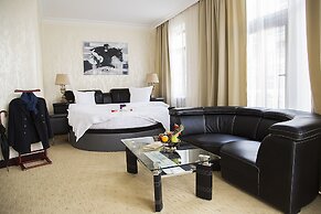 Golden Rooms Hotel