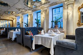 Golden Rooms Hotel