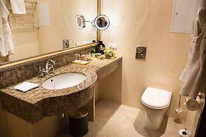 Golden Rooms Hotel