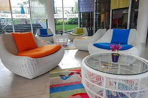 Spacious and Modern L'Avenue Apartment