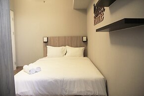 Deluxe and Comfortable The Springlake Summarecon Apartment