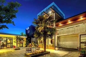 Once Artistic Inn