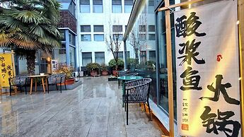 Once Artistic Inn