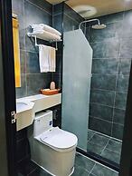 Once Artistic Inn