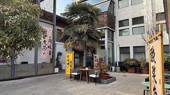 Once Artistic Inn