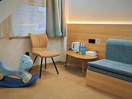Once Artistic Inn