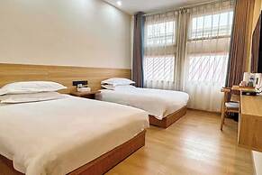 Once Artistic Inn