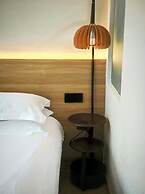 Once Artistic Inn