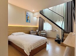 Once Artistic Inn