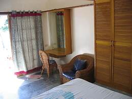 Dolphinbay Beachfront & Dive Resort