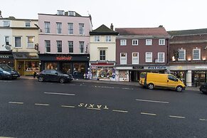 Central Apartment Facing Windsor Castle