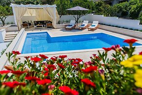 Luxury  Apartments Giovanni with  pool