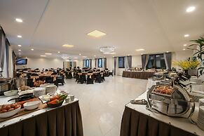 Adonis Hotel