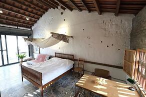 Yellow and Black Guesthouse