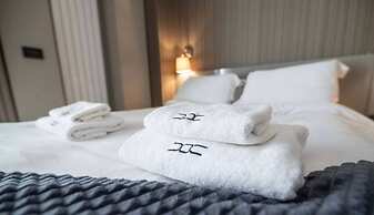 Monot Suites