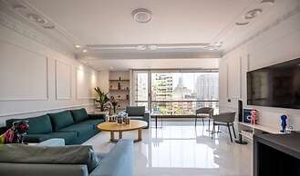 Monot Suites