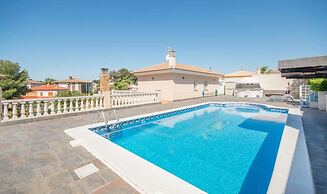 Villa Masia Blanca