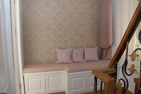 Dzg House