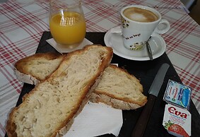 Crucesinn Albergue - Hostel